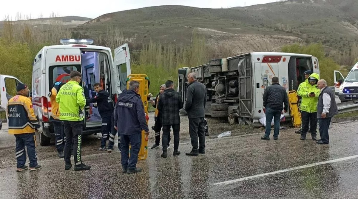 Sivas'ta sağanak yağış ve kaygan yol kaza getirdi