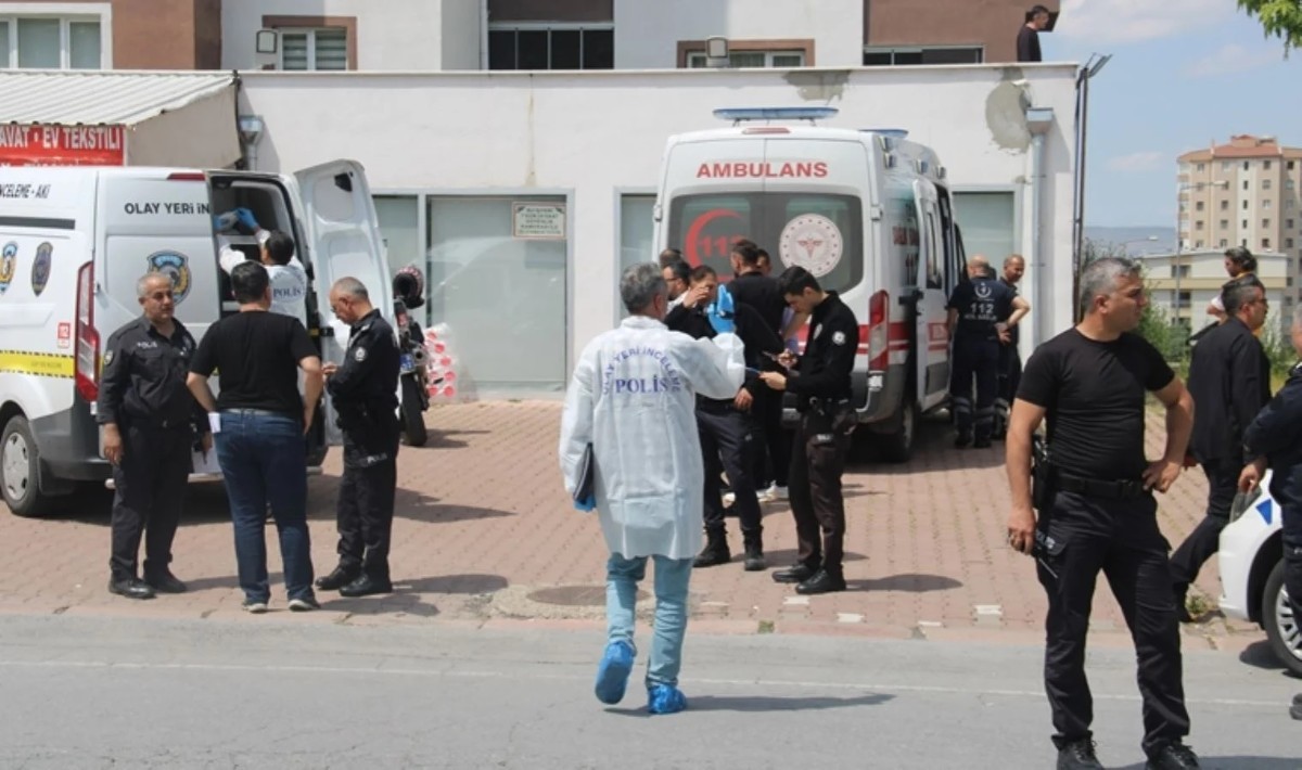 Balkondan düşen çocuğunu tutmaya çalışan anne, kucağındaki diğer çocuğuyla 13. kattan aşağı düştü