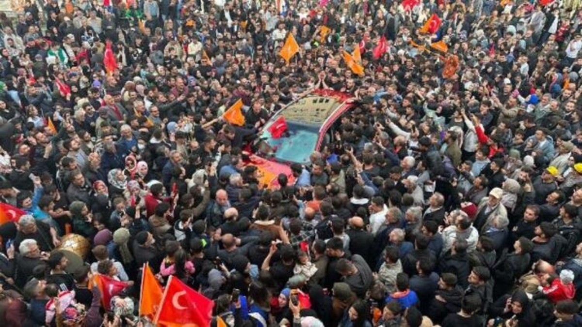 Bayburtlular Togg'u cirit atları eşliğinde karşıladılar