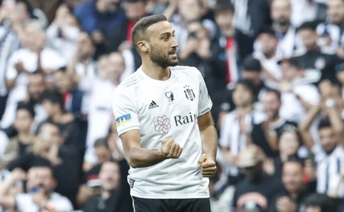 Cenk Tosun, Beşiktaş'ta 3 yıl daha kalmayı garantiledi!