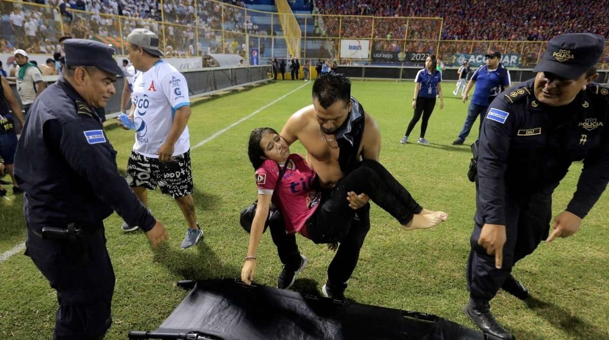 El Salvador'da futbol müsabakasında facia