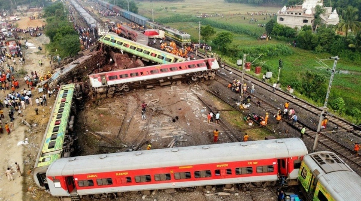 Hindistan'da 20 yılın en büyük demiryolu kazası