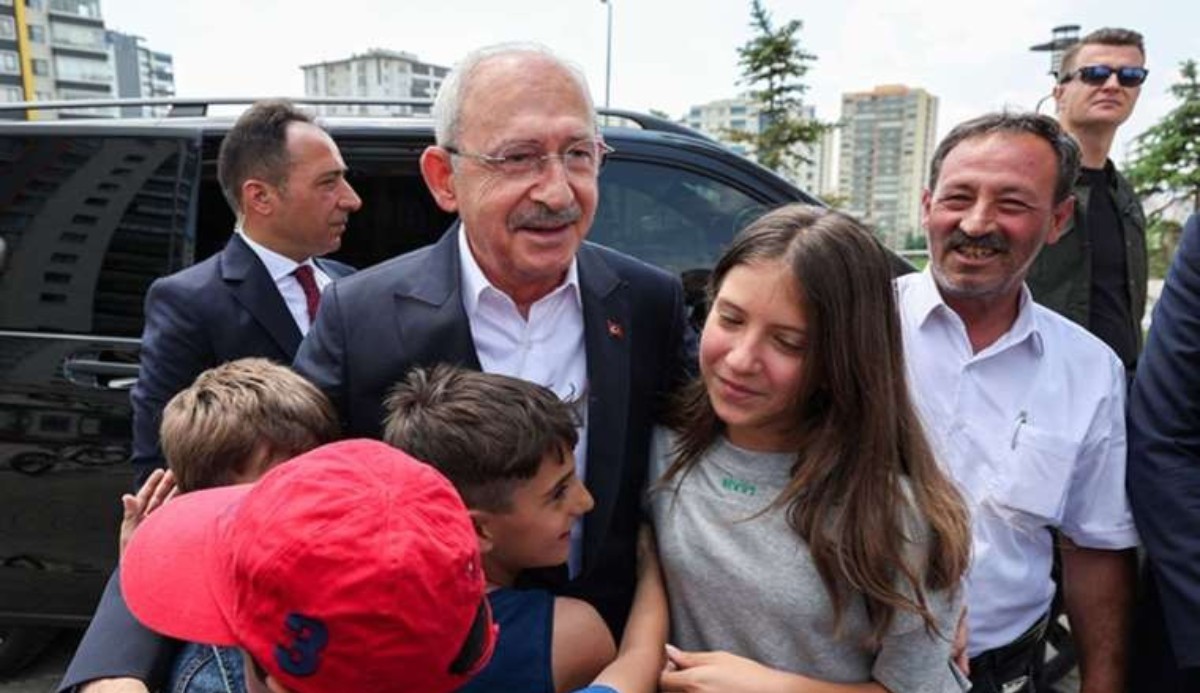 Kılıçdaroğlu, Babalar Günü’nde depremzedeleri yalnız bırakmadı