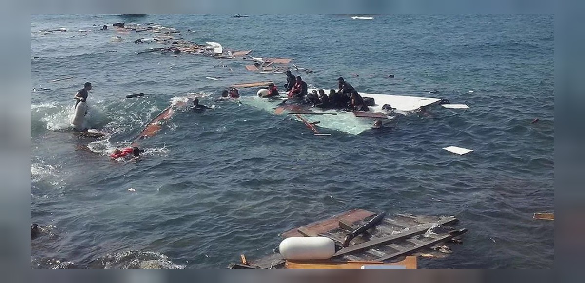 Mülteci teknesi Yunanistan açıklarında battı