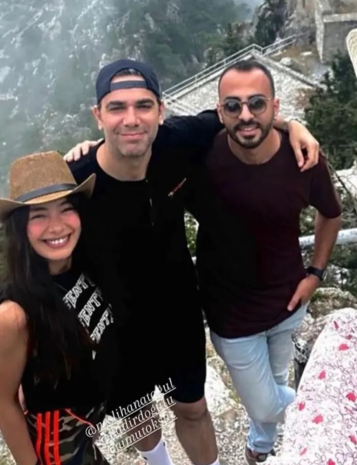 Neslihan Atagül ve Kadir Doğulu'dan düşman çatlatan poz