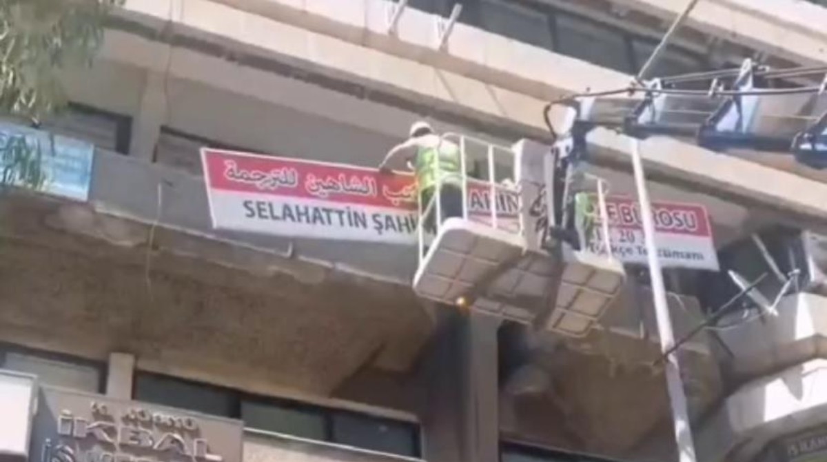 İzmir Belediyesi, Arapça yazan tabelaları tek tek söktü