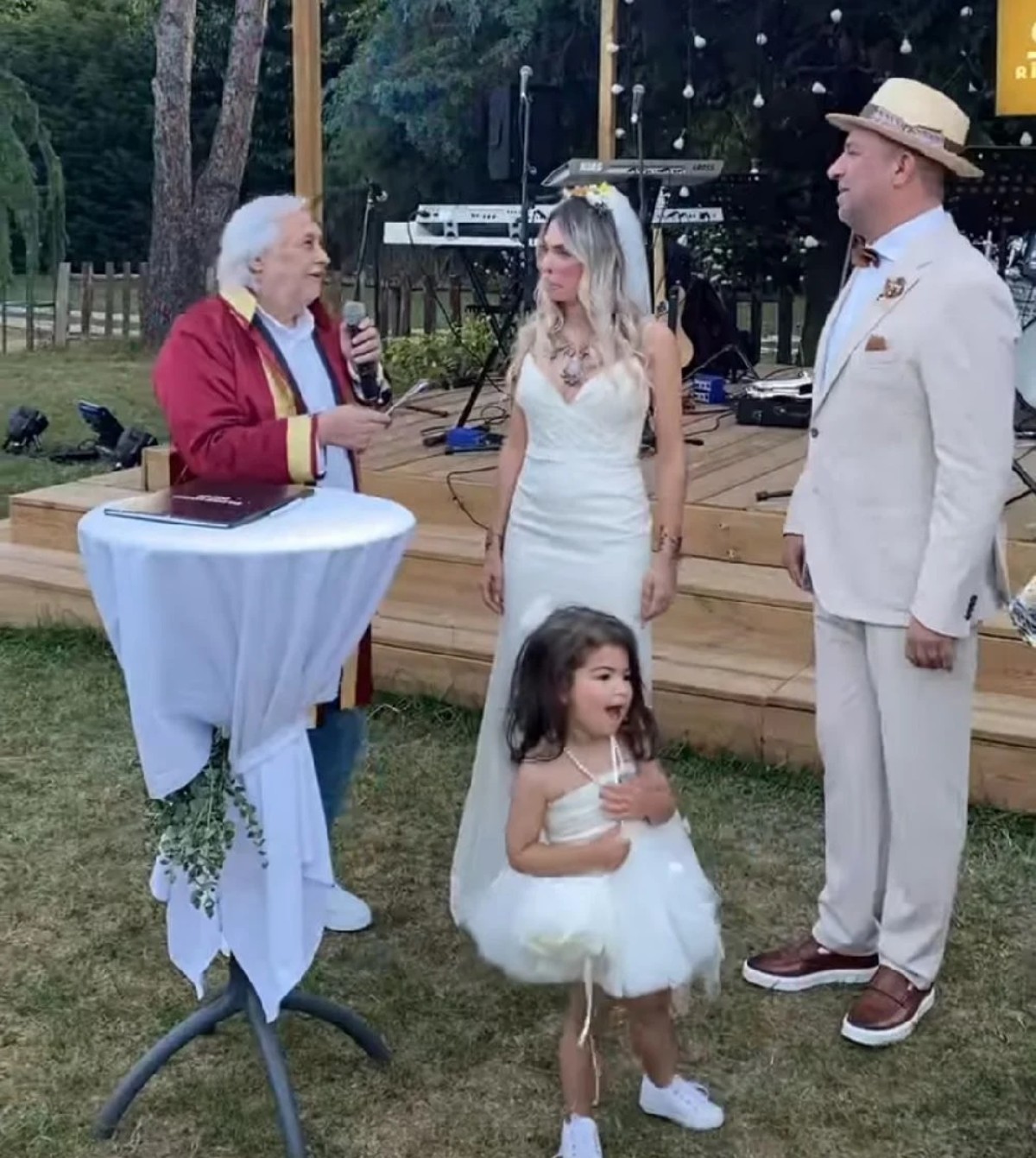 Şevket Çoruh ile Özge Turna, 5 yıl sonra nikah tazeledi!